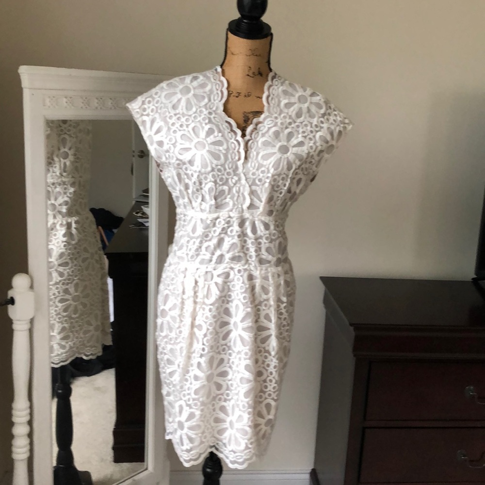 White Fine Garments Carefully Selected by Bell